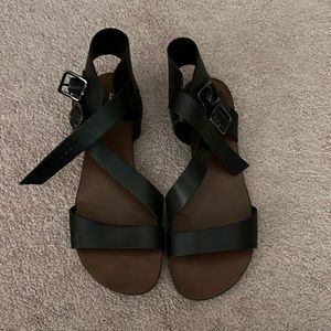 Limelight Women’s Faux Leather Buckle Sandals size 9
